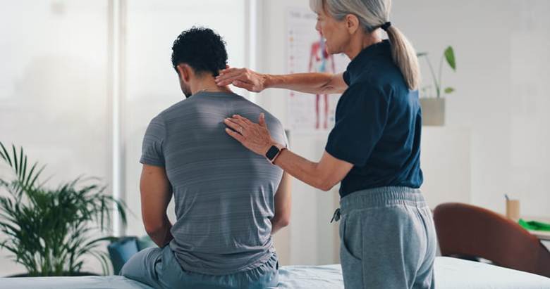 A physical therapist evaluates a patient after he's suffered an injury.